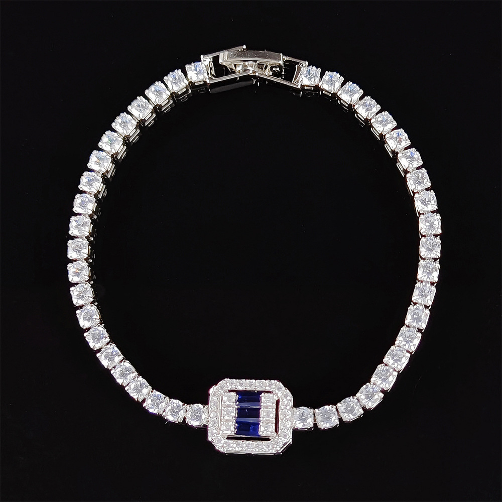 Das neue quadratische Diamant-Full-Sky-Stern-Armband mit mehrfarbigem, ausgehöhltem Nischengefühl s7063_voghion.com