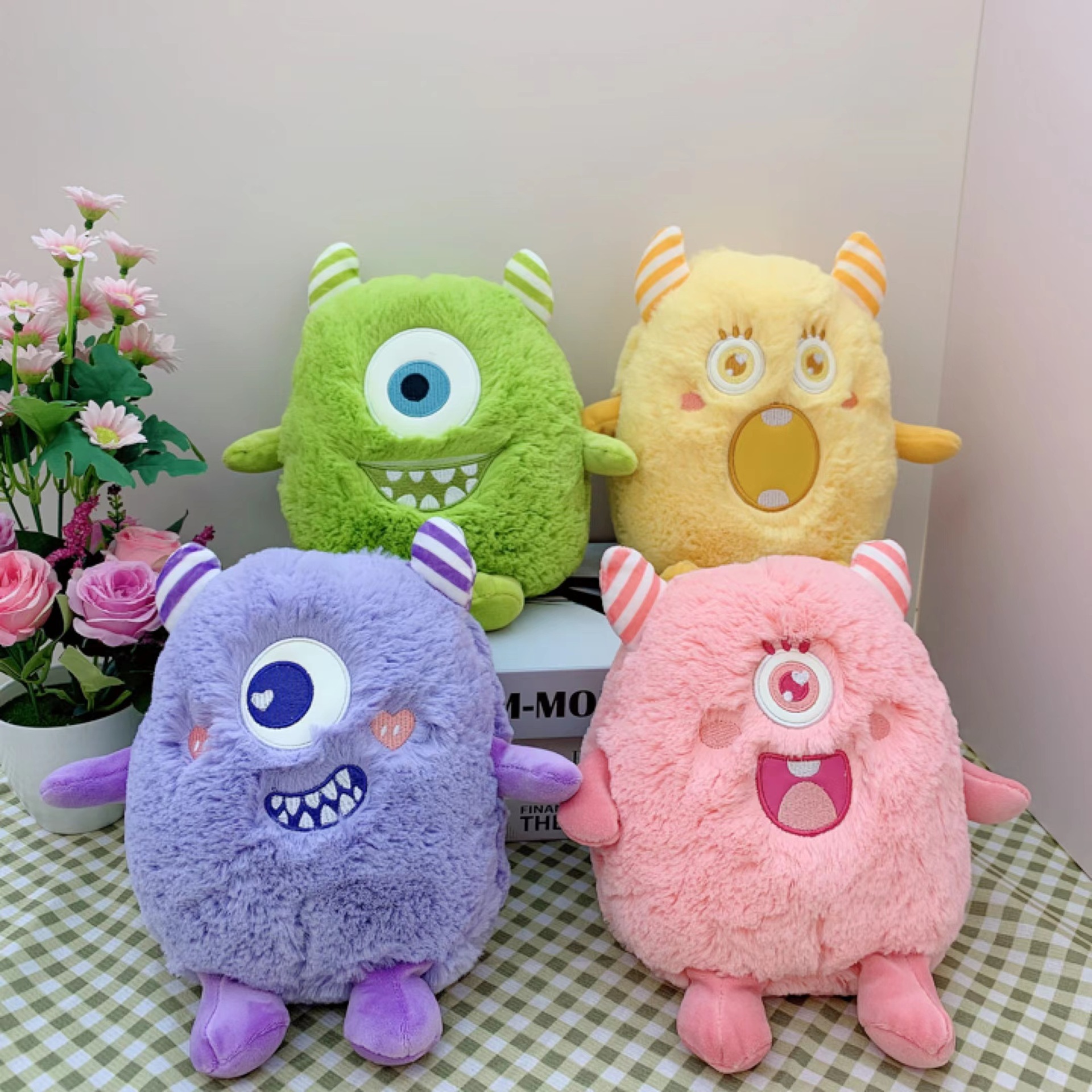 Nuevo peluche de monstruo pequeño, feo pero adorable, estilo adorable para niñas, fabricante de máquinas de garras de ocho pulgadas, venta al por mayor