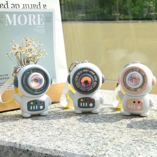 Creative Astronaut Turbine Small Fan, Space Person Bladeless Sunset Lamp USB Charging Fan Keychain Ornament
