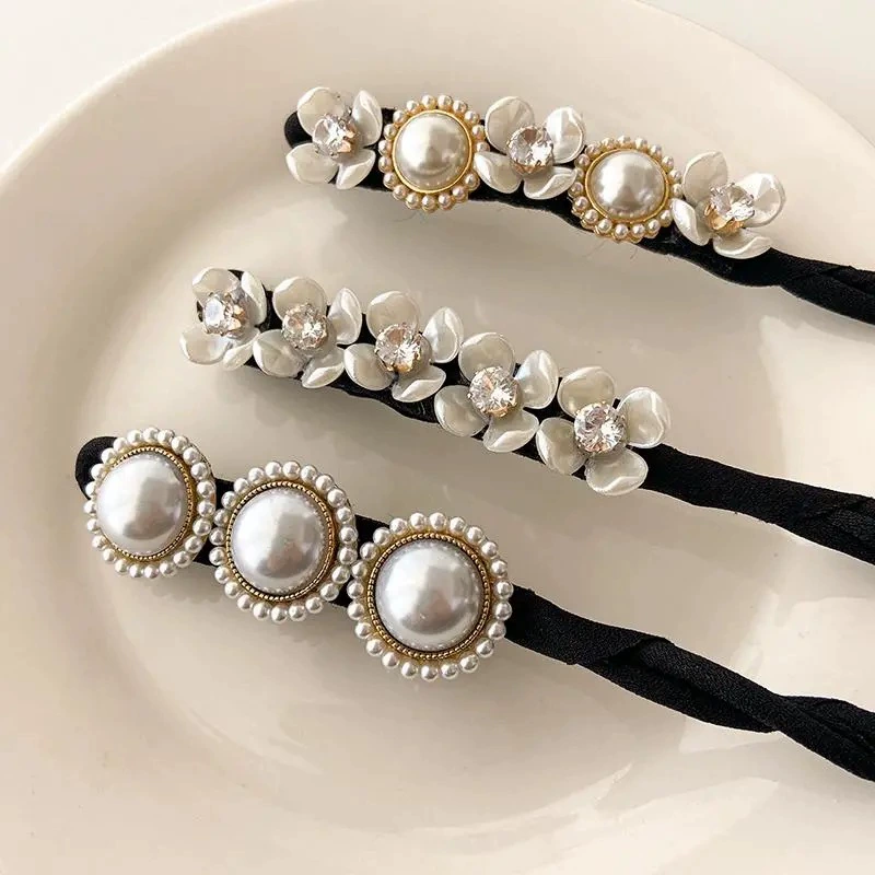 Elegant hairgrip, flowered, 2021 collection, adds volume
