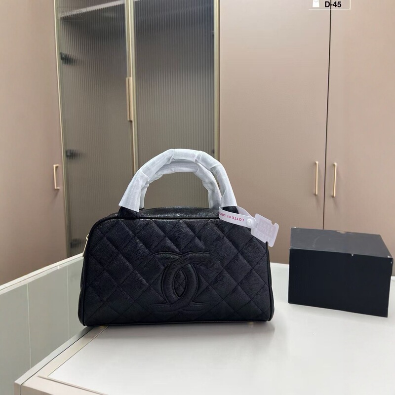 Vintage Chanel-Style Handbag with a Retro Bowling Bag Feel, Made of Frosted Velvet Boston Bag