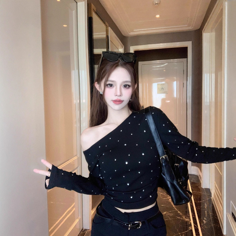辣妹镶钻斜肩长袖T恤女秋季设计感小众黑色抽褶修身短款打底上衣|undefined