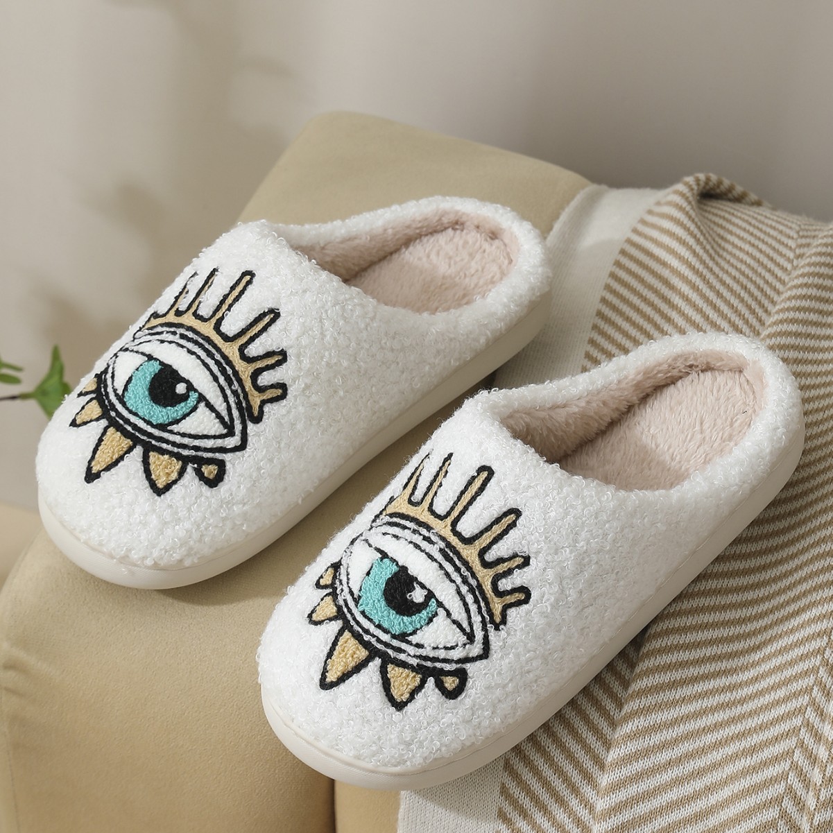 慈溪厂家爆款跨境棉拖鞋男女居家冬季权力之眼刺绣保暖temu代发