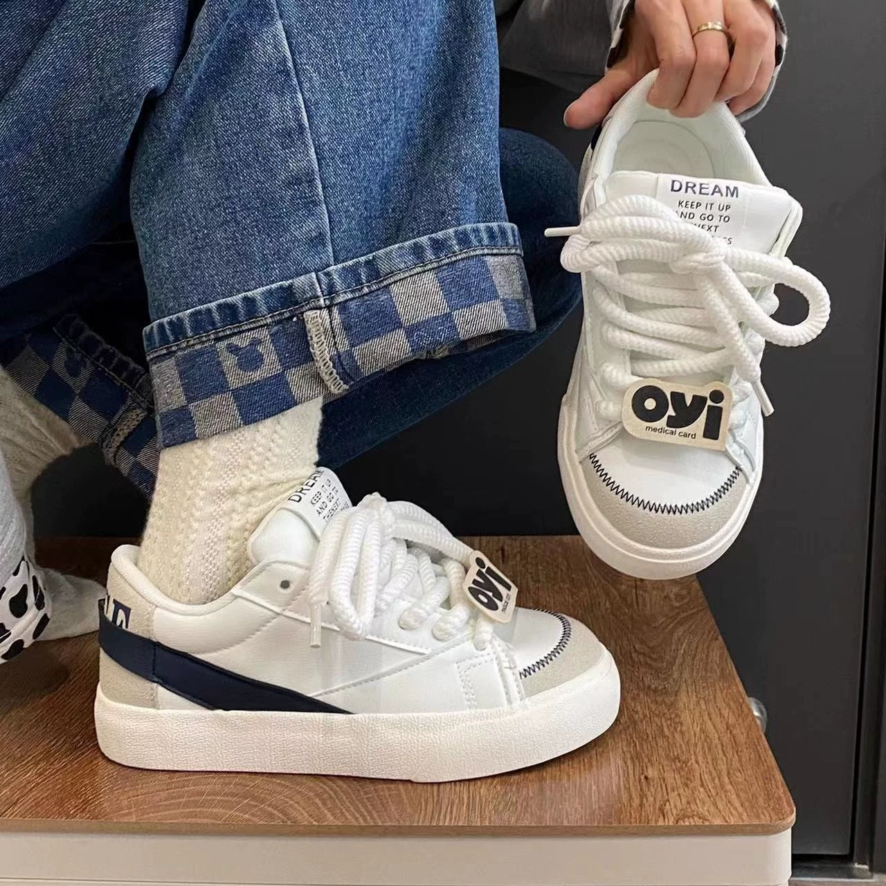 Кампус ветер маленькие белые туфли женщины 2024 новый дизайн ниши сшить дикие студенты прилив повседневная женская обувь для женщин