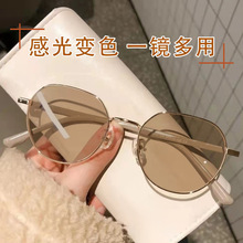 ׃ɫ��ҕ���RŮ�����{���W�n��W�t���ֵ����@ĘС�R�򳱰��]