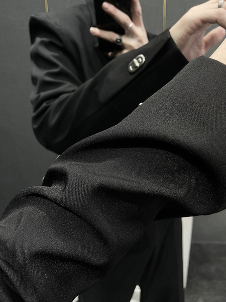 Black short shoulder pads