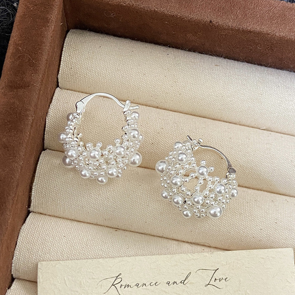 Retro classic fashionable sophisticated brand earrings
