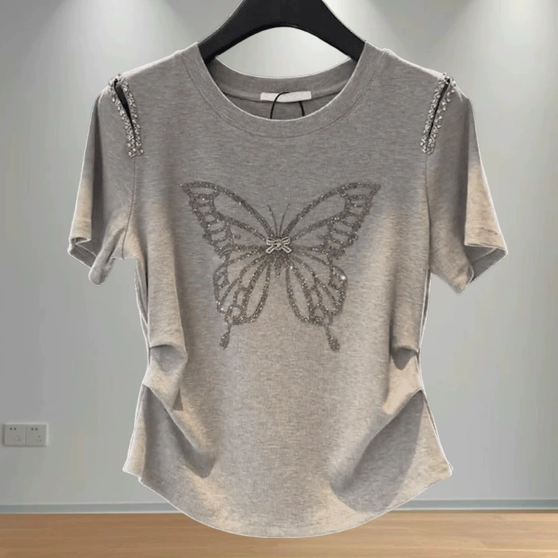 Серая женская футболка больших размеров с открытыми плечами и короткими рукавами, лето 2025, новый стиль, инкрустированный бриллиантами, дизайн с бабочками и складками, утягивающий топ