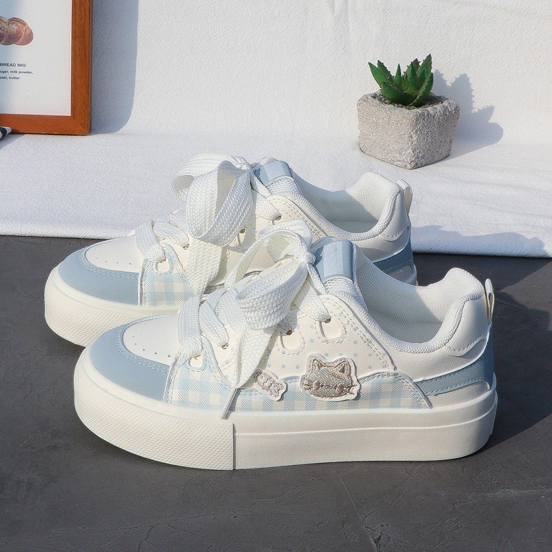 2026 primavera nueva hermosa explosión de viento zapatos de suela gruesa nicho zapatos blancos pequeños zapatos deportivos transpirables zapatos casuales
