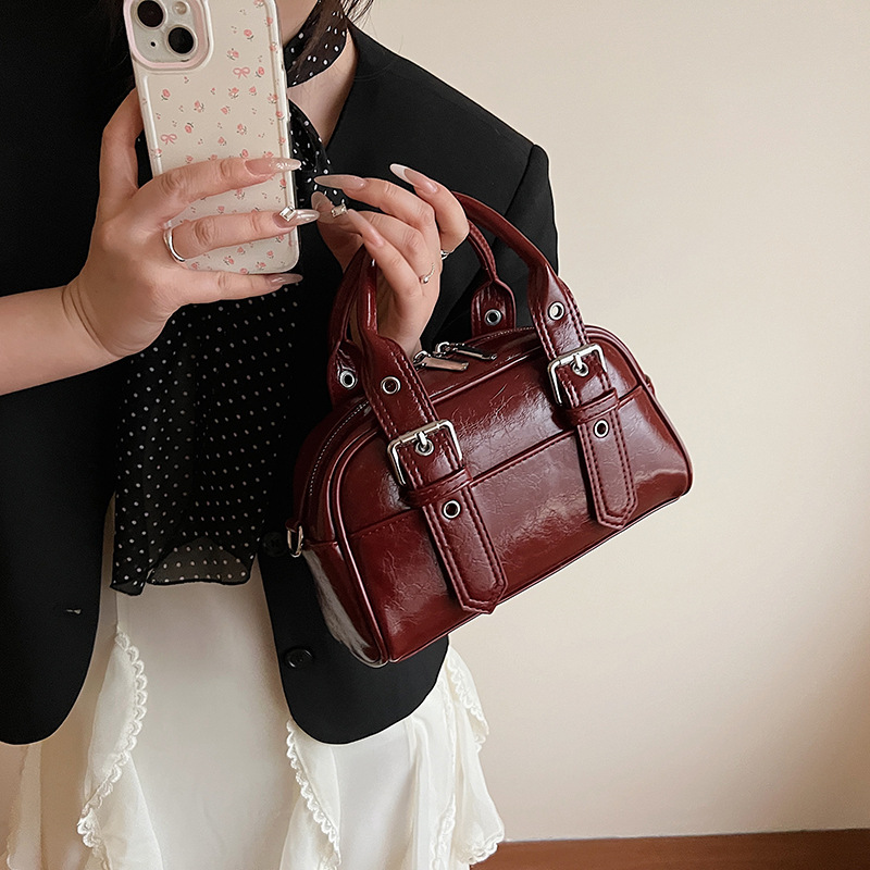 Bolso de bolos portátil para mujer 2025 nuevo bolso de almohada de nicho coreano de moda bolso de mensajero de hombro con ins de todo fósforo