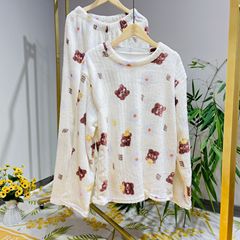 New Cute Small Floral Soft and Comfortable Homecoming Set with Long Sleeve Round Neck, Bear Design for Women, Skin-Friendly and Thickened Clothing