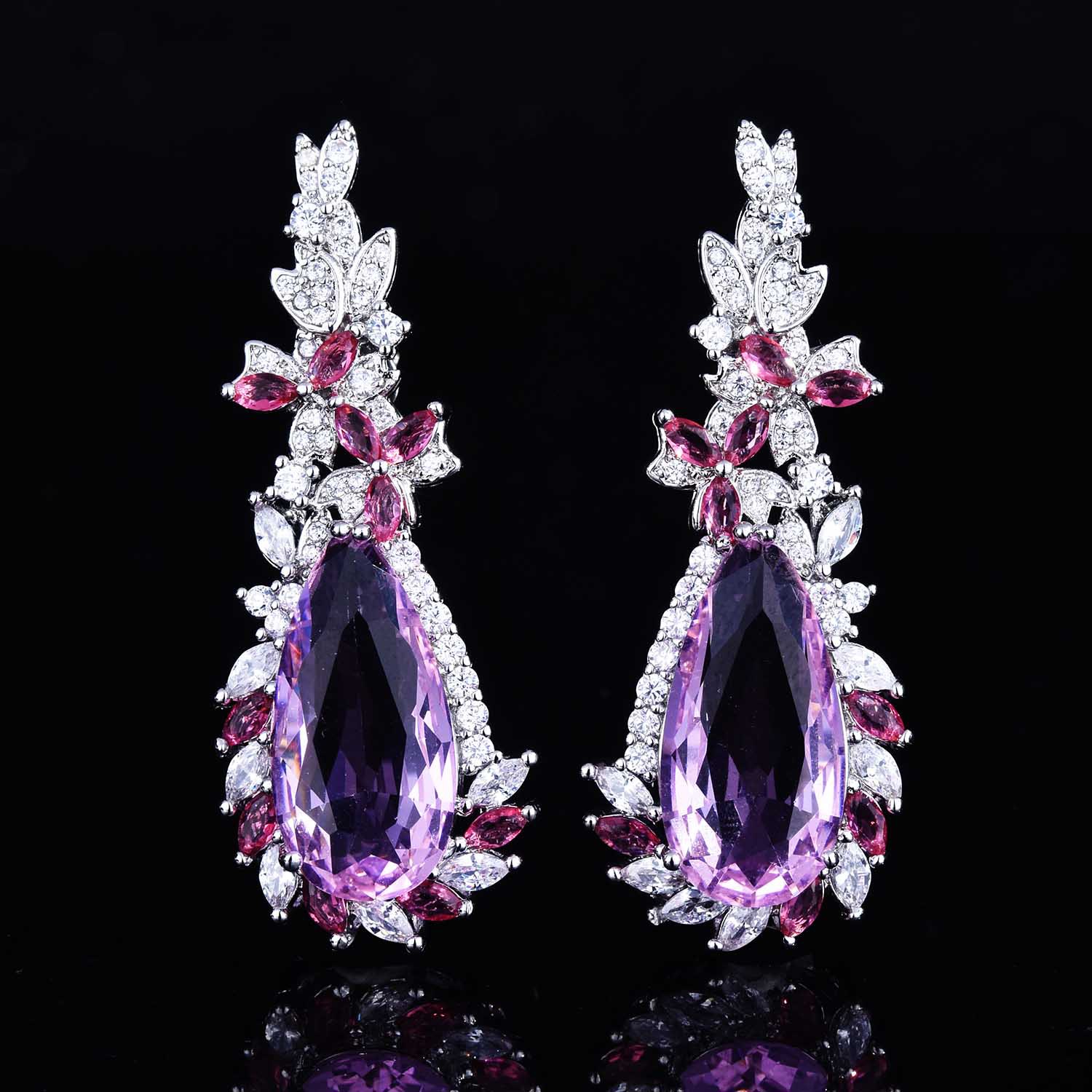 Mode Schmetterling Morganit Pendelleuchte Luxus Voller Diamant Ohrring Anhänger Großhandel display picture 12