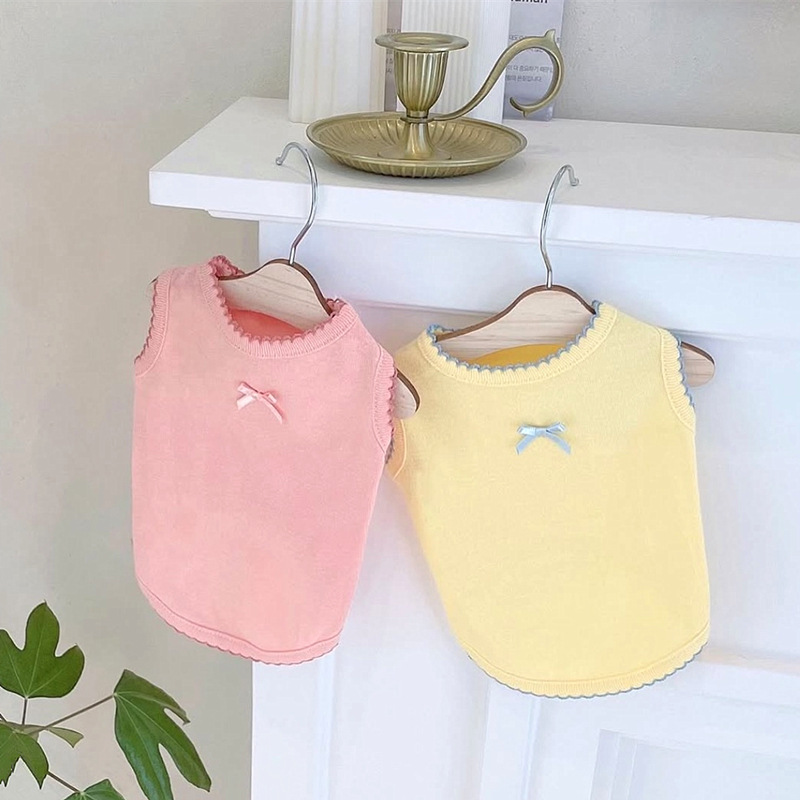 Primavera y verano perro estilo Ins lindo y dulce macarrón chaleco gato color sólido ropa de dos patas ropa de peluche para mascotas