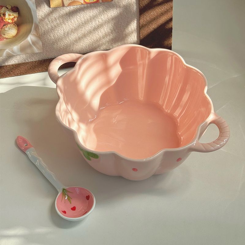 イチゴの両耳のカボチャの碗のスプーンのセットのピンクのかわいい清新な陶磁器の碗の家庭の新型の釉薬の下で色の精巧な食器を塗ります。|undefined