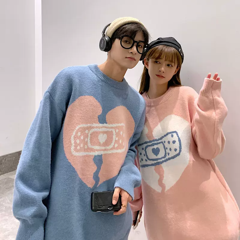 批发青少年毛衣超火圆领慵懒显瘦级感心形创可贴针织衫男女情侣装