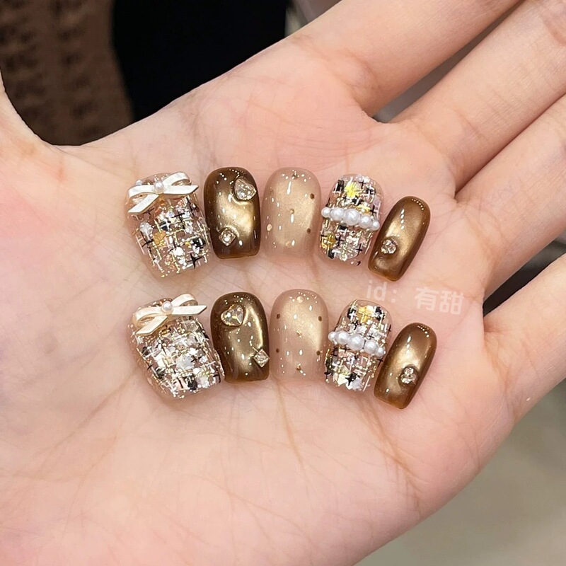 Cat-Eye Wearable Nails Autumn and Winter Style High-End White-Enhancing Short Wearable Nail Art 2025 New Model Pure Handmade Nail Stickers Cat-Eye Wearable Nails Autumn and Winter Style High-End White-Enhancing Short Wearable Nail Art 2025 New Model Pure Handmade Nail Stickers