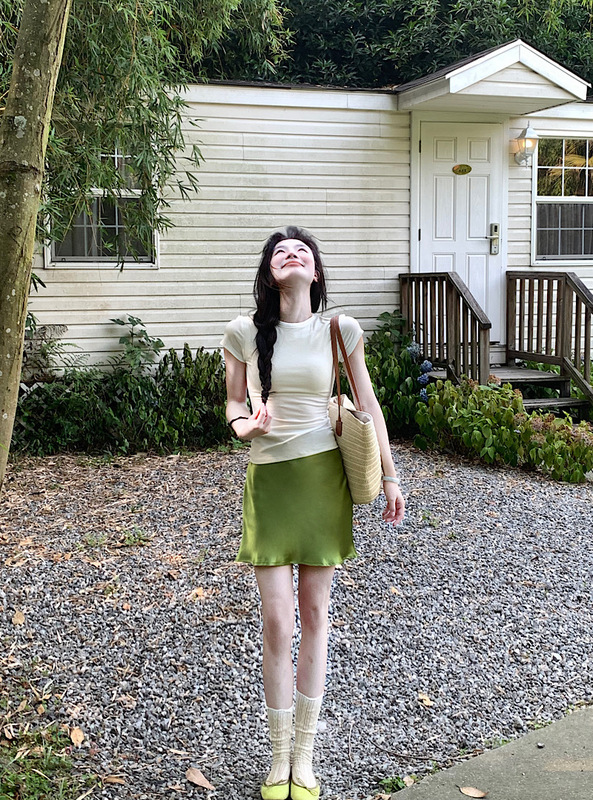 2025 Summer Pure Lust Style Retro Socialite Summer Limited Suit White V Neck Short Sleeve Green Satin Skirt