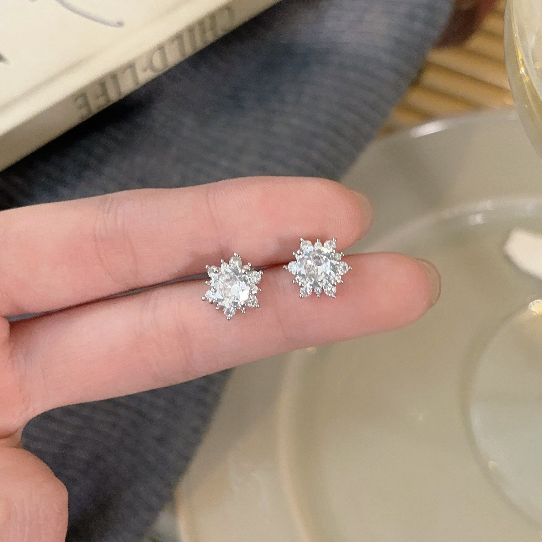40#锆石雪花蚊香盘耳夹