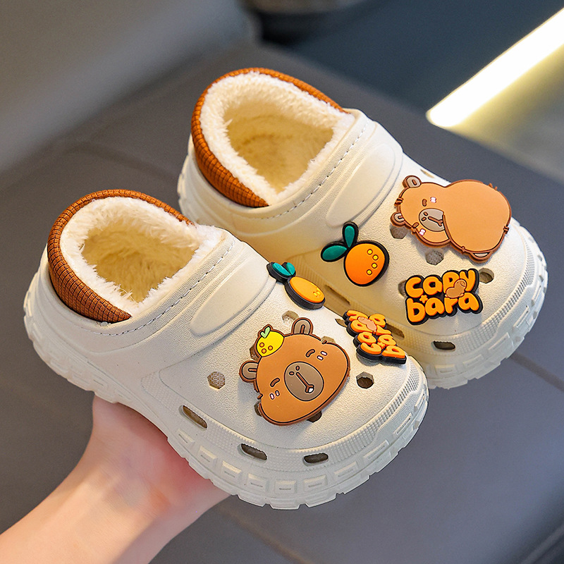 Capibara 2025 nuevo invierno bolsas de niños zapatos de tacones de algodón para niños, niñas y niños calientes de terciopelo para padres e hijos, traposas de algodón para niños mayores
