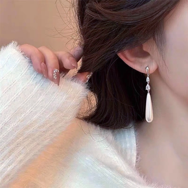 Brincos pendentes com pérolas estilo chinês para mulher_voghion.com