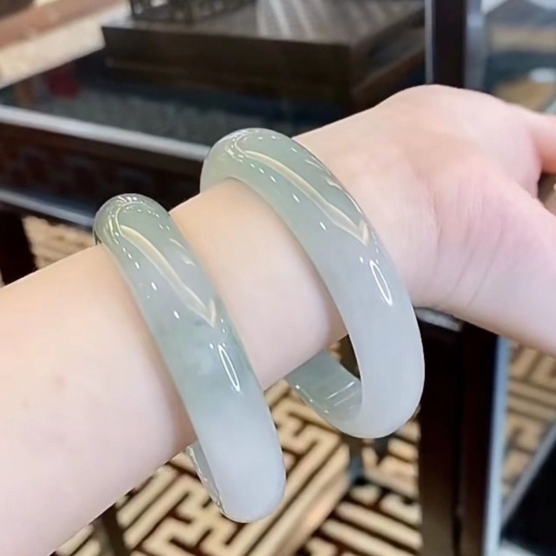 Vòng tay ngọc bích tự nhiên A Myanmar cao cấp, phong thủy nữ, đường kính trong 52–63 mm chi tiết 6
