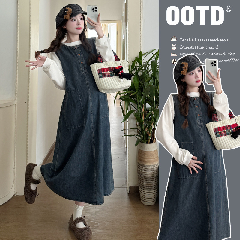 Real Shot of a Simple 2-Piece Plus-Size Denim Casual Set, Denim Maternity Set