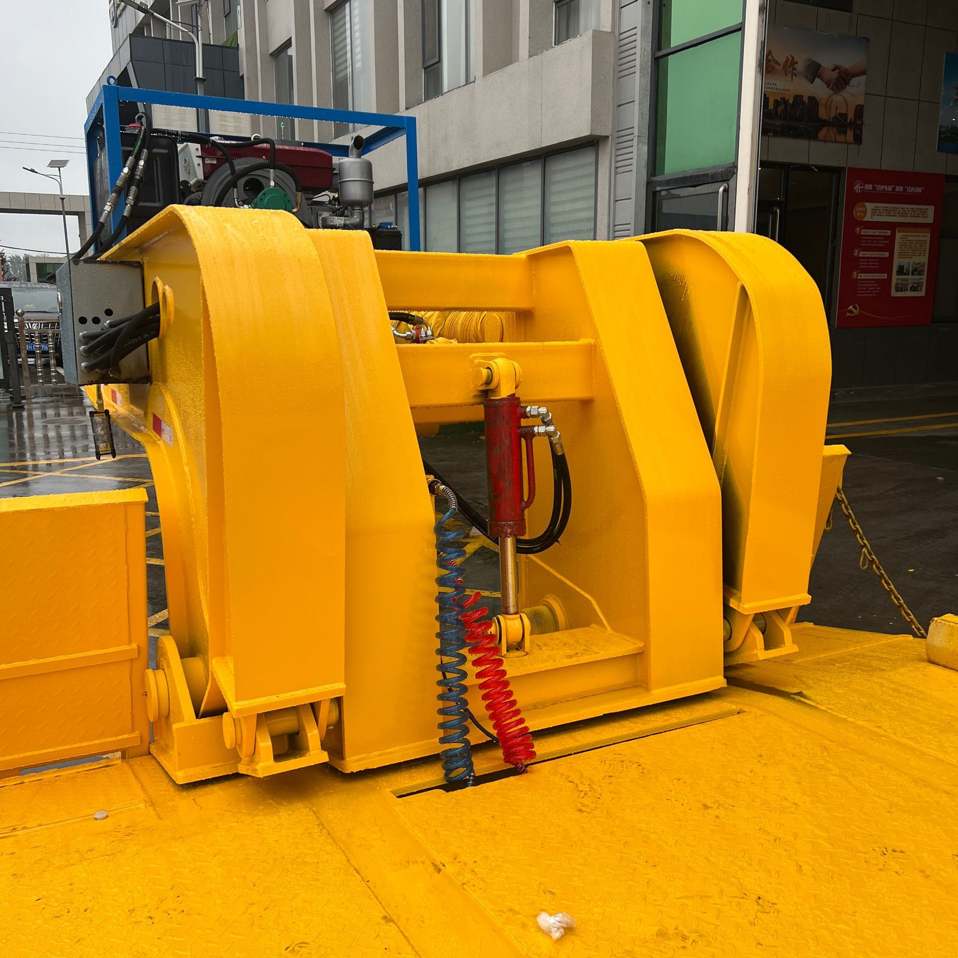 Source Factory Manufactures and Sells Heavy-Duty Load-Bearing Strong Low-Bed Semi-Trailers, Engineering Machinery Transport Trailers, Semi-Trailers