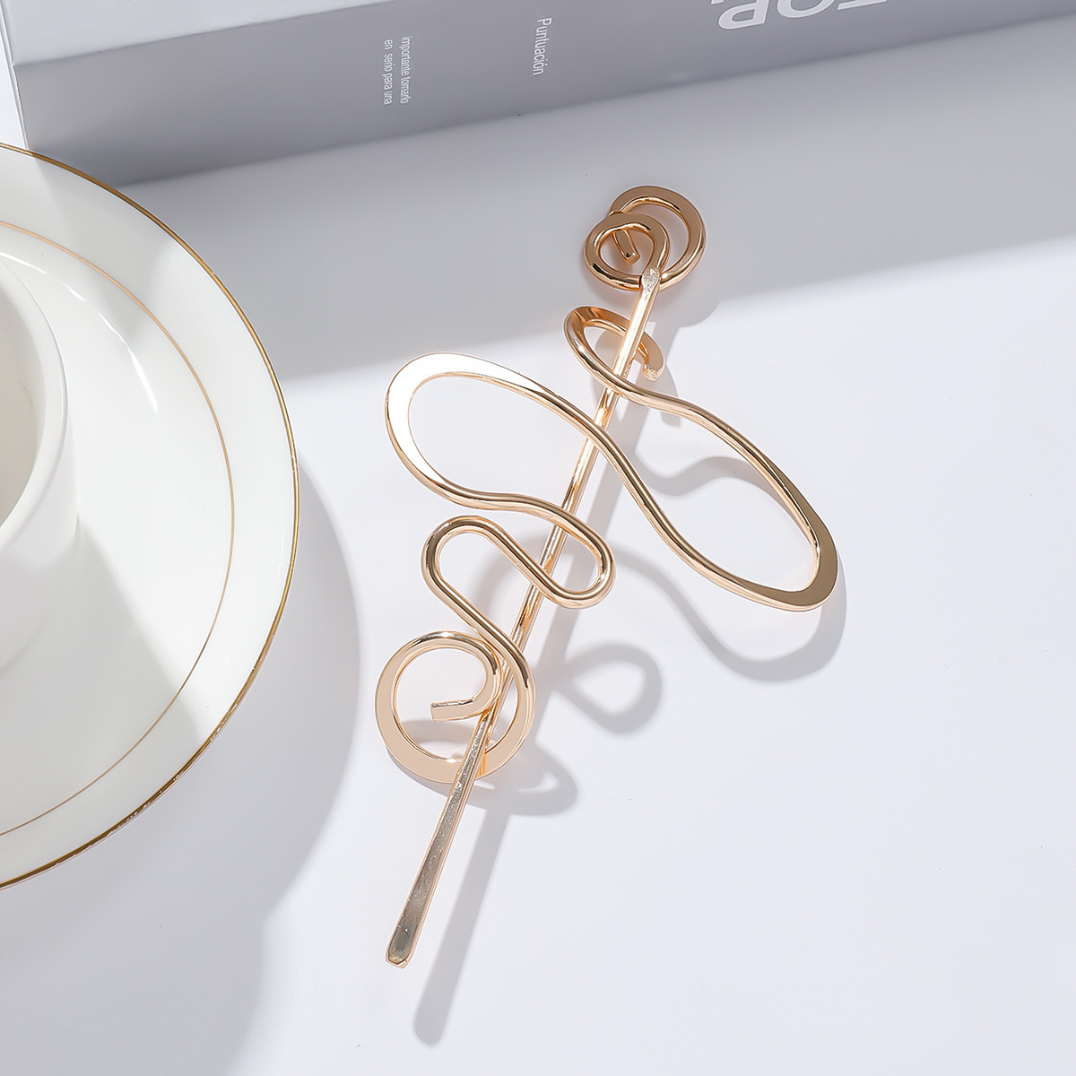 2024 transfronterizos nuevos clipes de cabello de metal enredados irregulares doblados clipes de cabello personales grandes diy accesorios de joyería