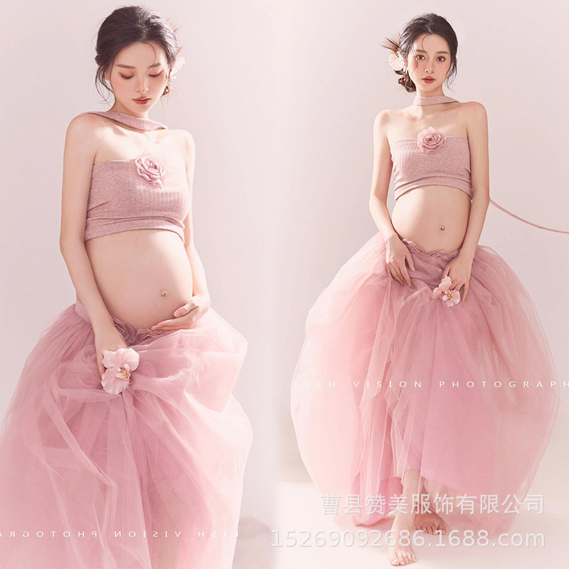 妊婦の写真撮影の服装の影楼のテーマはファッション的で美しいです。