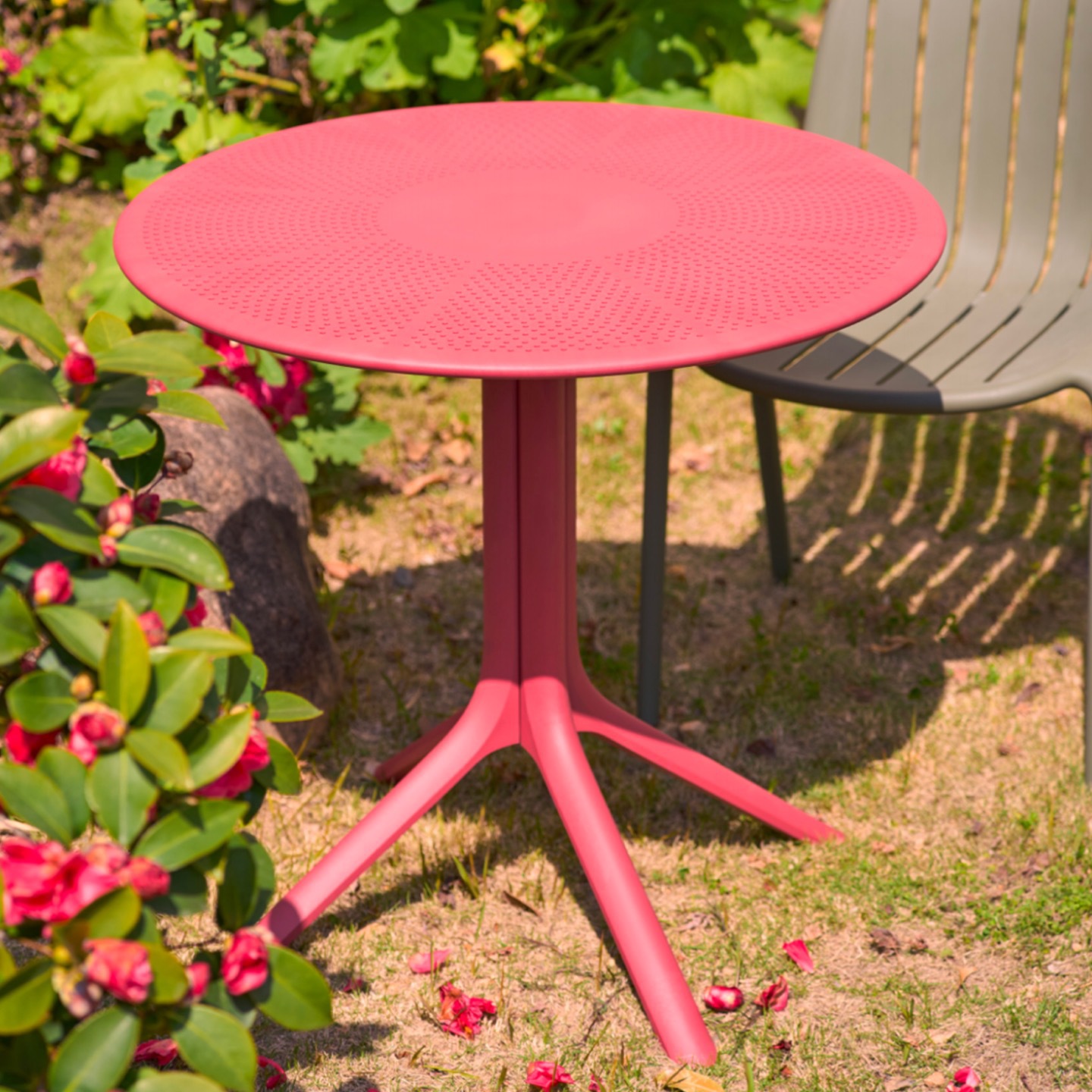 Round plastic dining table wholesale for home use, balcony, outdoor garden, courtyard, leisure and meeting table, hotel restaurant coffee table