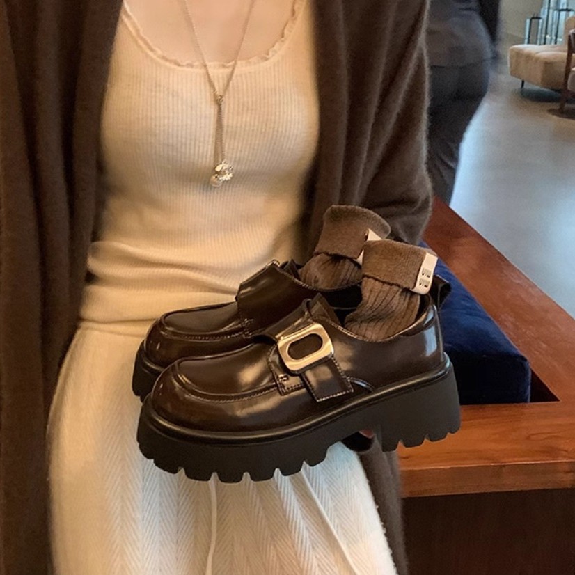 Grava Madre Otoño Invierno Nuevo estilo de estilo universitario botón perezoso un pie pie muffin tacones gruesos zapatos de cuero Lefour para mujeres