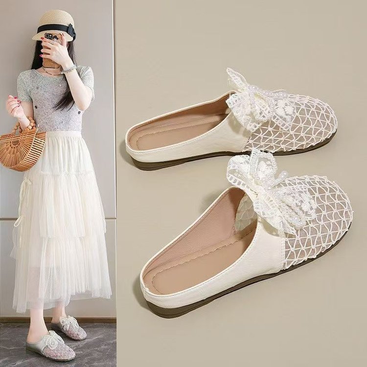 Arco de perlas de malla de cabeza media zapatillas para mujeres de verano 2026 nuevo estilo casual con zapatillas frías falda