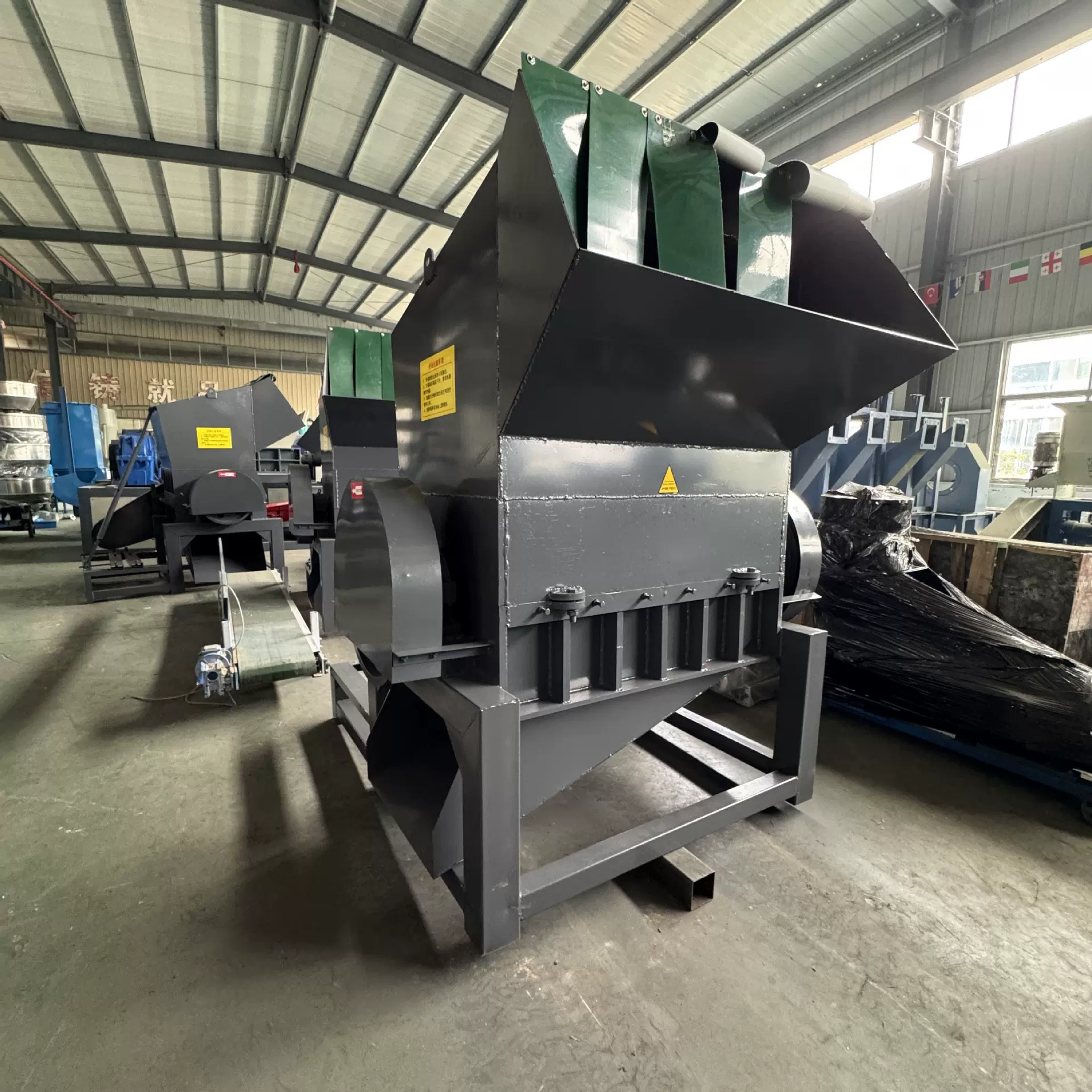 PET瓶塑料粉碎机 饮料瓶菜筐水果筐打碎机 大小蓝桶托盘破碎机