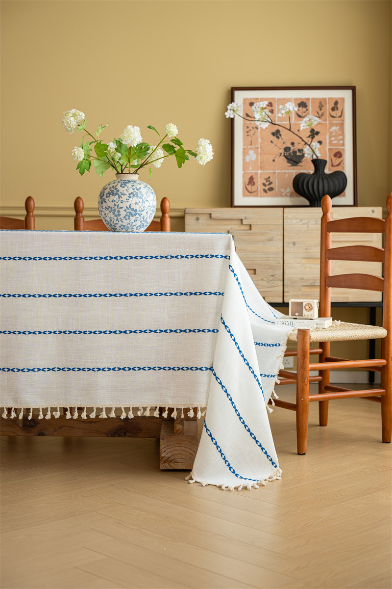 Grenzüberschreitendes INS Nordic Polyester Jacquard T-Shirt mit geflochtener Quaste, rechteckiger Couchtisch und Essbereich mit gestreifter Spitze_voghion.com