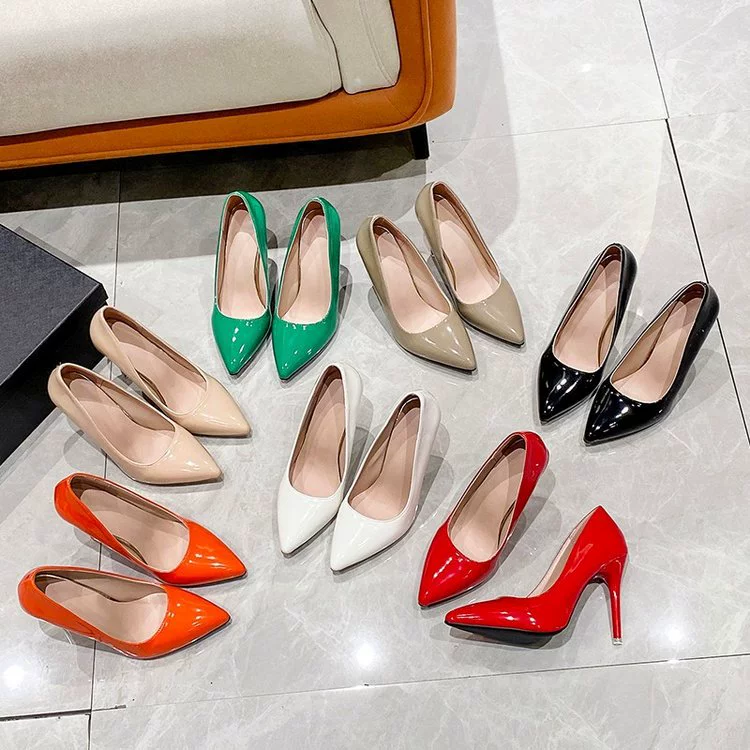 Европейские и американские простые и модные туфли на высоком каблуке 2025, летние новые туфли-лодочки с острым носком, глянцевая лакированная кожа, женские туфли с неглубоким вырезом