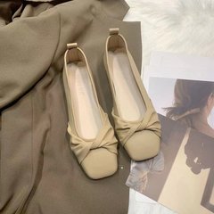 メアリージェーンの靴の女性2025の新しい春の平底の女性の靴のフランス式の百合の軽やかで優しい豆の靴