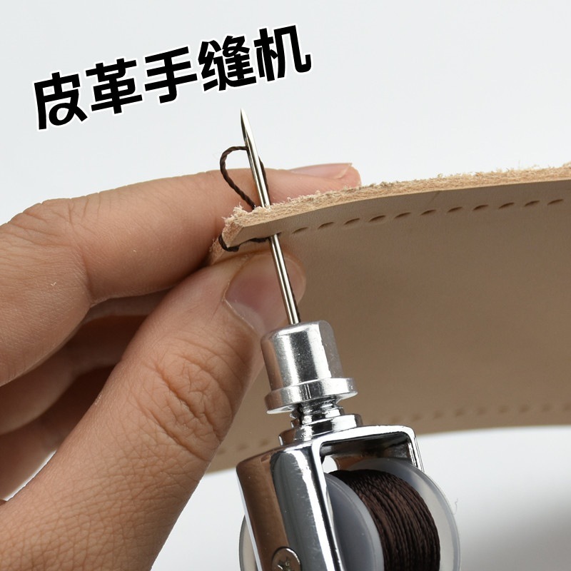 手作業で牛皮の皮を縫います。|undefined