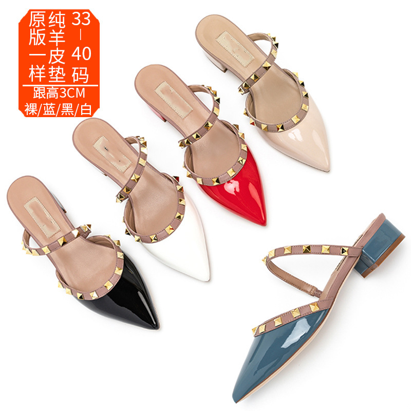Small Crowdsourcing Sandals and Slippers Women's Outer Wear 2025 Spring and Summer New Fashionable Pointed Thick Heel Rivet Patent Leather Lazy Shoes