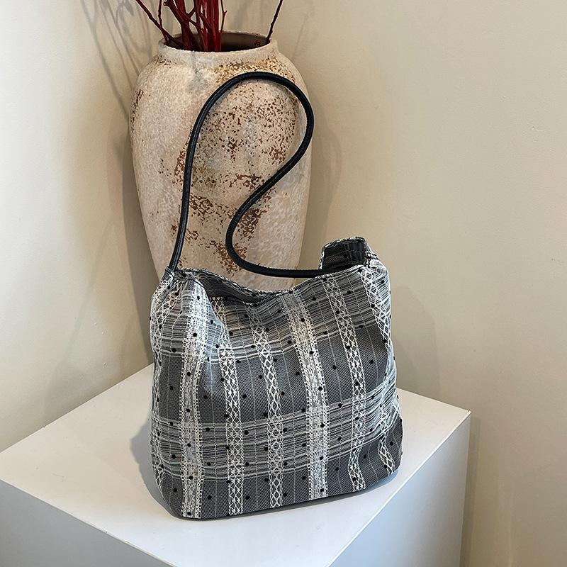 Bolsas de brazo de nicho coreano para mujeres 2024 nueva moda bolsas de mano de granja de hombro exquisitas bolsas pequeñas