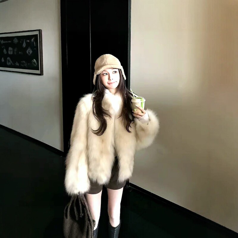 2026 Women's Short Faux Fox Fur Coat with Stand Collar, Fluffy Winter New Fashion Versatile Fur Coat