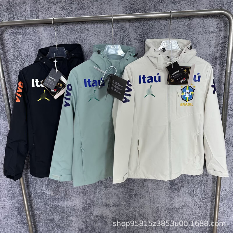 Factory Direct Sales of Popular Brazilian Football Jackets with Hooded Cotton Zipper Integrated Design, Unisex Windbreaker Wholesale Factory Direct Sales of Popular Brazilian Football Jackets with Hooded Cotton Zipper Integrated Design, Unisex Windbreaker Wholesale