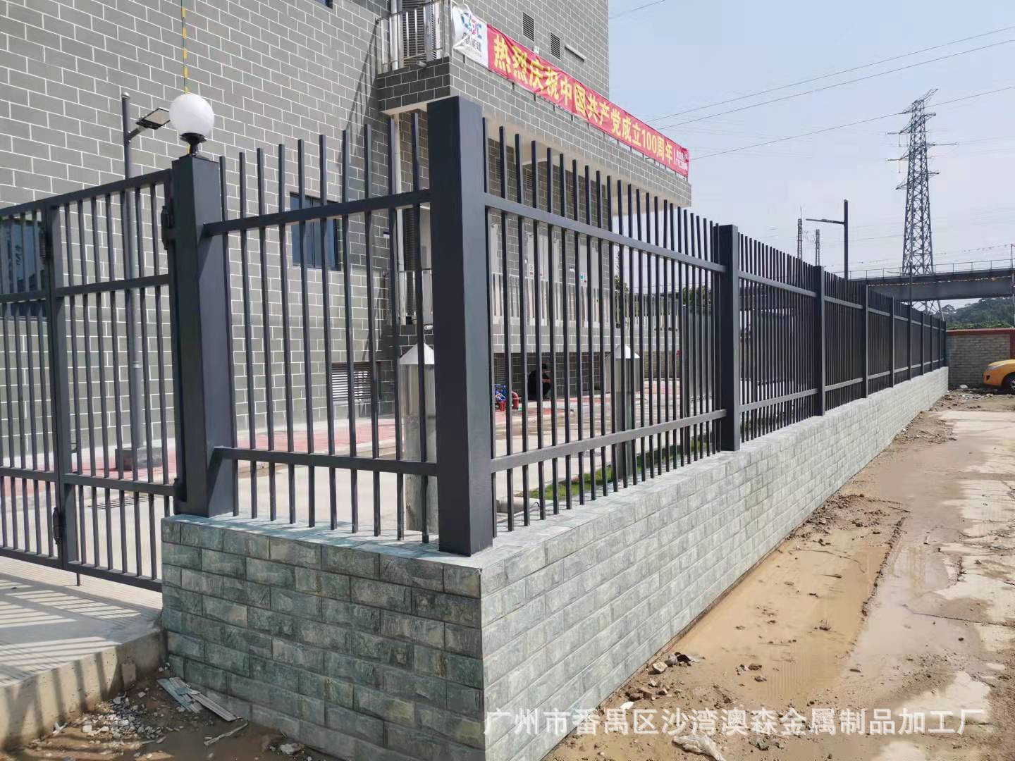 广州厂家制作折叠双开手动铁门小区入口手动四折镀锌方管铁艺大门-阿里巴巴
