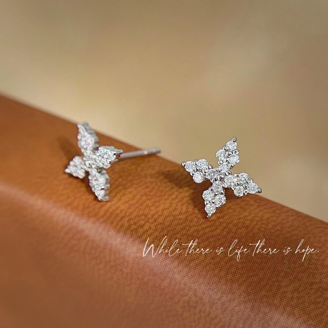 Маленькие дизайнерские универсальные серьги, инкрустированные diamond, четырёхлистник, цветочные, тренд сезона, микроинкрустация