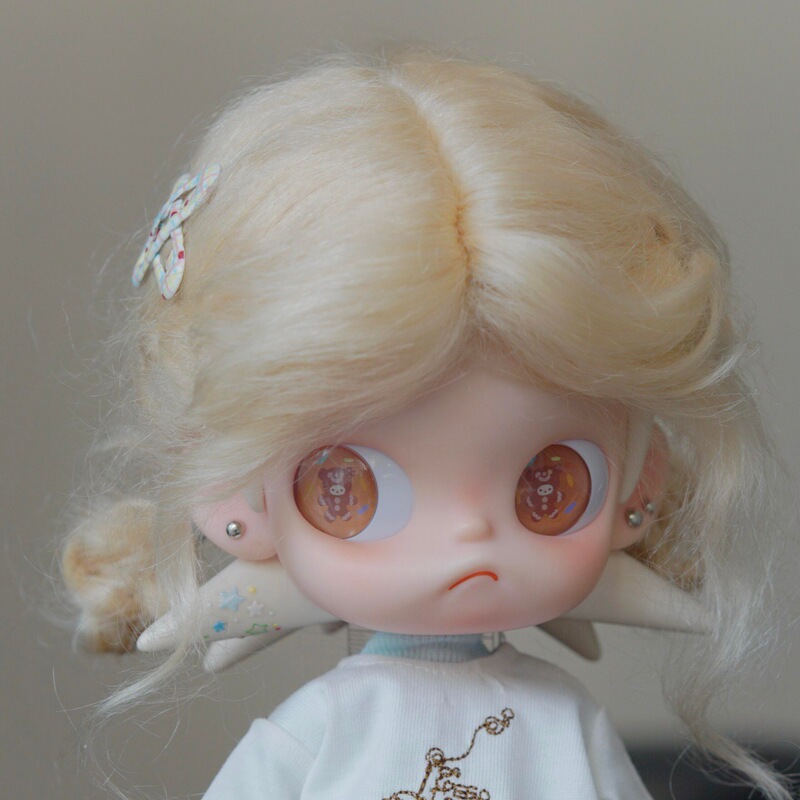 Pei Qin/Ga Zi Jie Wig Gingerbread Man Curly Hair Warm Platinum Blonde Soft Silky Hair with Extra Volume, Can Be Trimmed and Styled Pei Qin/Ga Zi Jie Wig Gingerbread Man Curly Hair Warm Platinum Blonde Soft Silky Hair with Extra Volume, Can Be Trimmed and Styled