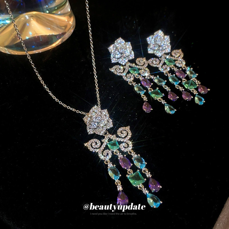 Trend design earrings with zircon, flowered