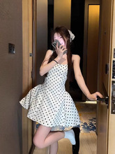 夏季新款波点连衣裙女高级感甜辣露背收腰显瘦蓬蓬吊带短裙潮批发