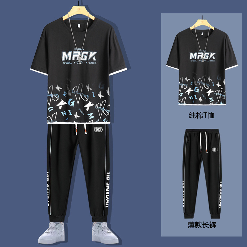 Un conjunto de verano de dos piezas de moda deportiva de algodón de manga corta camiseta de pantalones largos juveniles de moda masculina