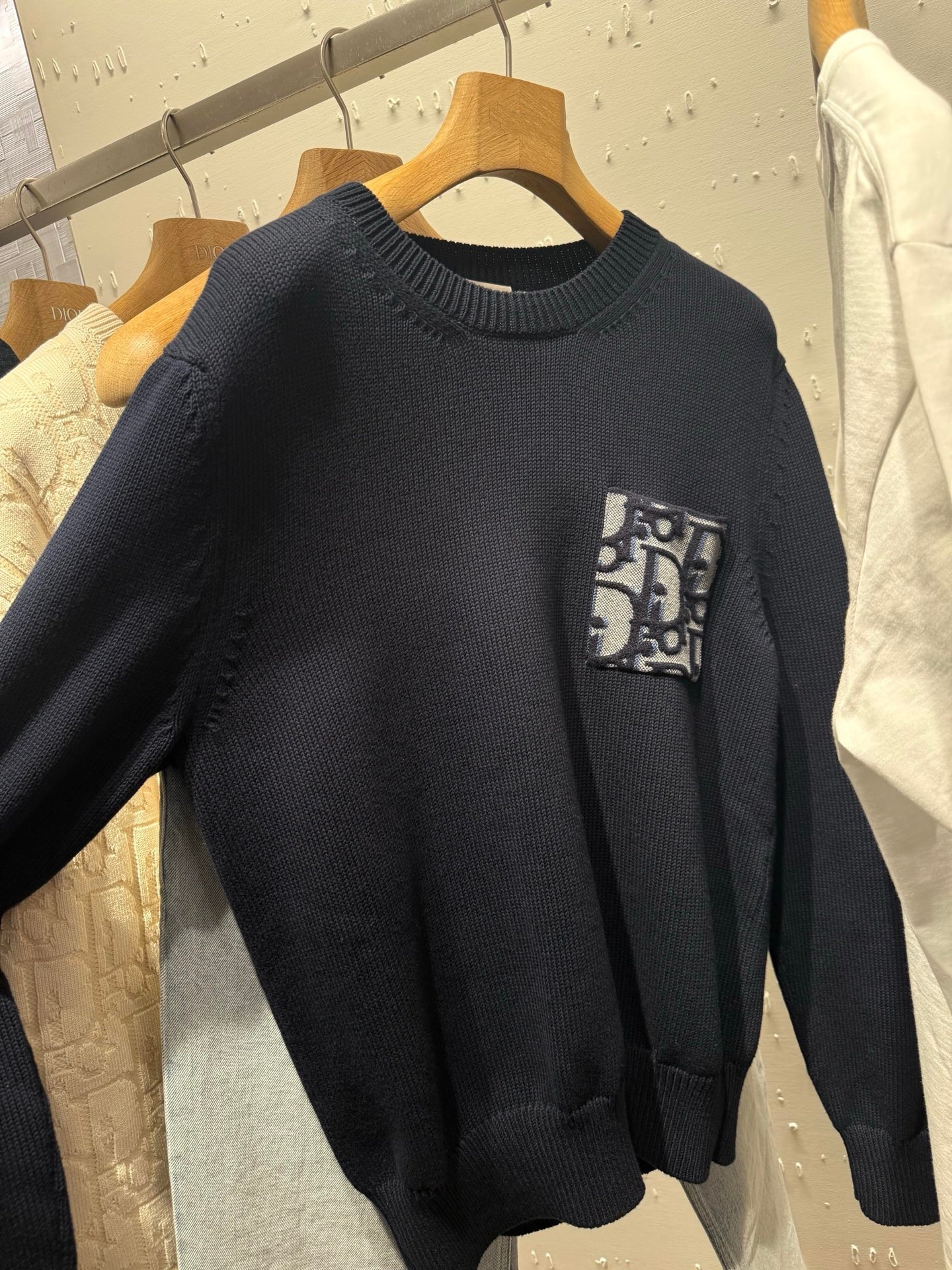 Top-quality 2026 new round neck knit sweater with letter jacquard, loose fit, versatile long sleeve pullover sweater for men and women.