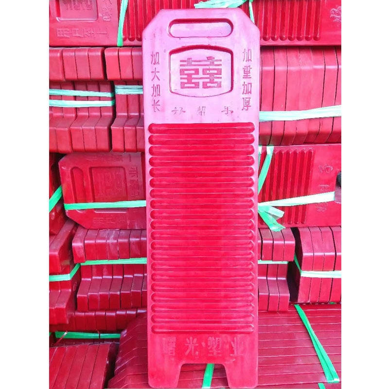 メーカーは厚いプラスチック洗濯板を提供しています。|undefined
