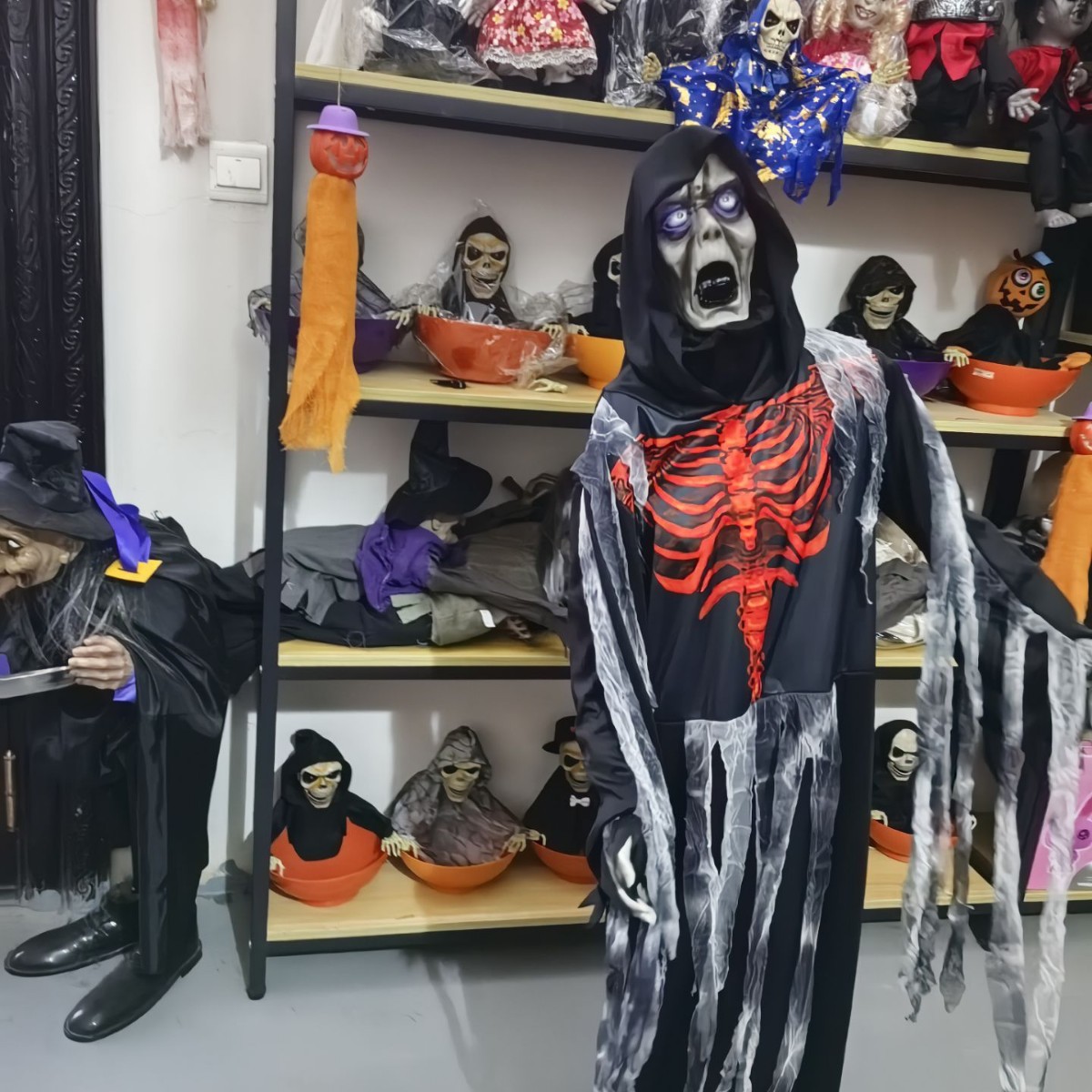 2015 nueva habitación secreta para escapar de la casa embrujada NPC eléctrica atmósfera de terror tamaño medio de pie balancando fantasmas malvados Halloween